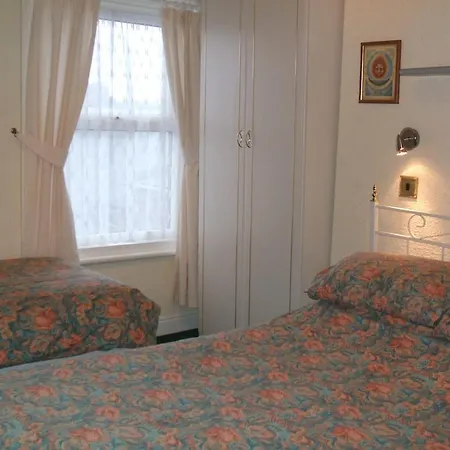 The Tudor House 3*